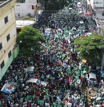 Miles acompañaron a Leonel en marcha contra carestía de vida
