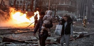 Ataque ruso sobre Kiev deja 19 heridos y miles