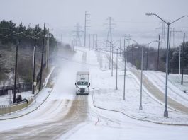 5 muertos en NY; miles vuelos cancelados en Estados Unidos