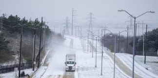 5 muertos en NY; miles vuelos cancelados en Estados Unidos