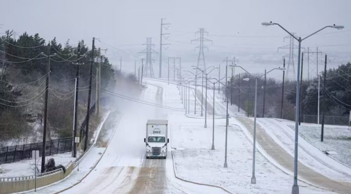 5 muertos en NY; miles vuelos cancelados en Estados Unidos