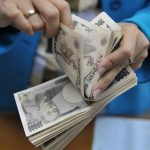 LAS MUJERES JAPONESAS MANEJAN EL DINERO DE SUS MARIDOS.