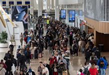 Sigue crisis en aeropuertos de EE.UU; largas filas de viajeros