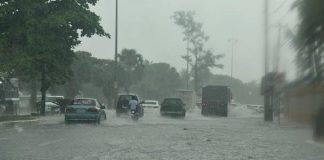 Llueve fuerte en Capital y otras zonas RD debido a una vaguada