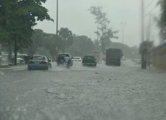 Llueve fuerte en Capital y otras zonas RD debido a una vaguada
