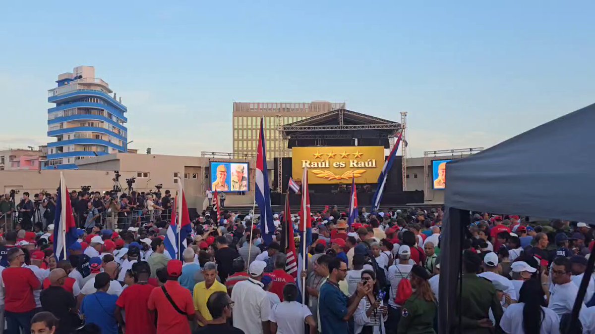 Miles se concentran La Habana para respaldar a Raúl Castro imagen