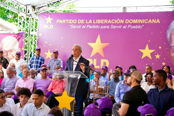 Danilo Medina estima reforma fiscal encarecerá costo de vida imagen