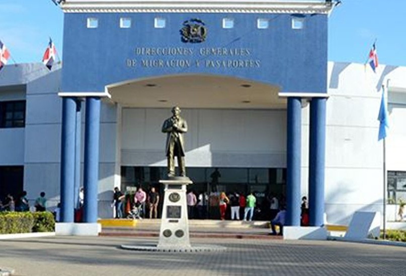 Transportaban irregularmente haitianos en vehículos de DGM imagen