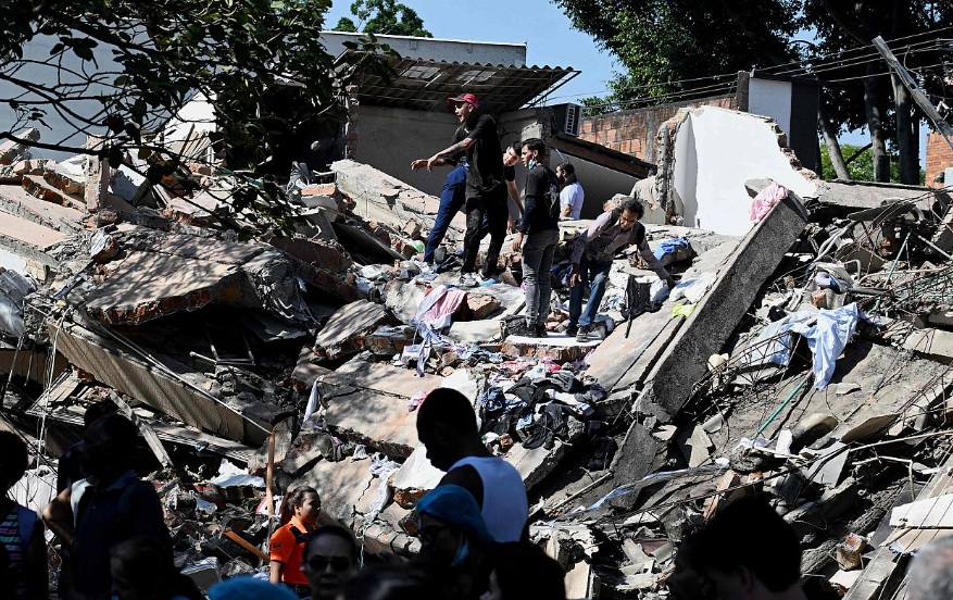 COLOMBIA: Supera el centenar cifra de muertos por terremoto imagen