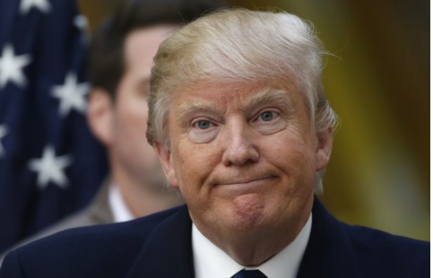 Aprobación Trump se desploma a días elecciones medio término imagen